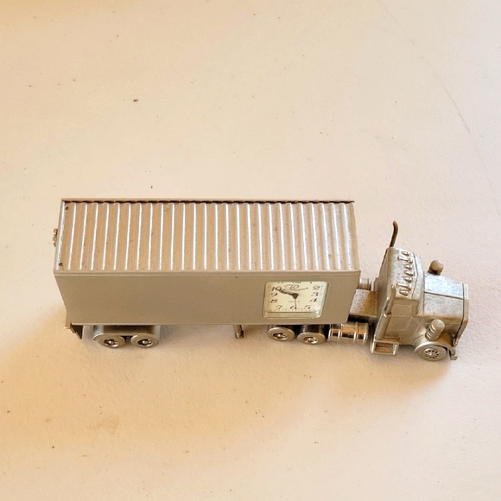 Vintage Silver Platinum Quartz Truck Clock